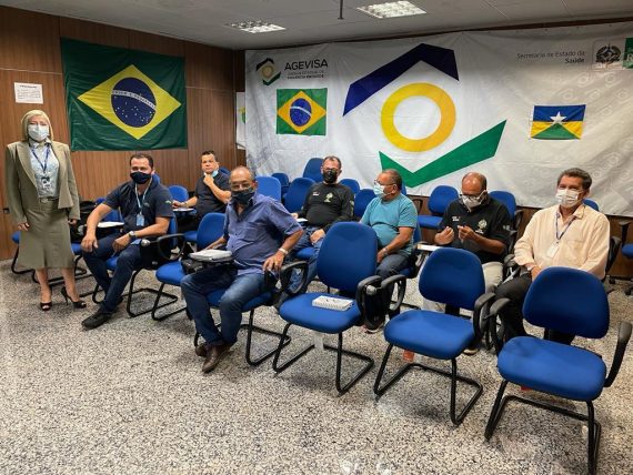 Palestra educativa e comportamental sobre trânsito contam com a participação de motoristas da Agevisa