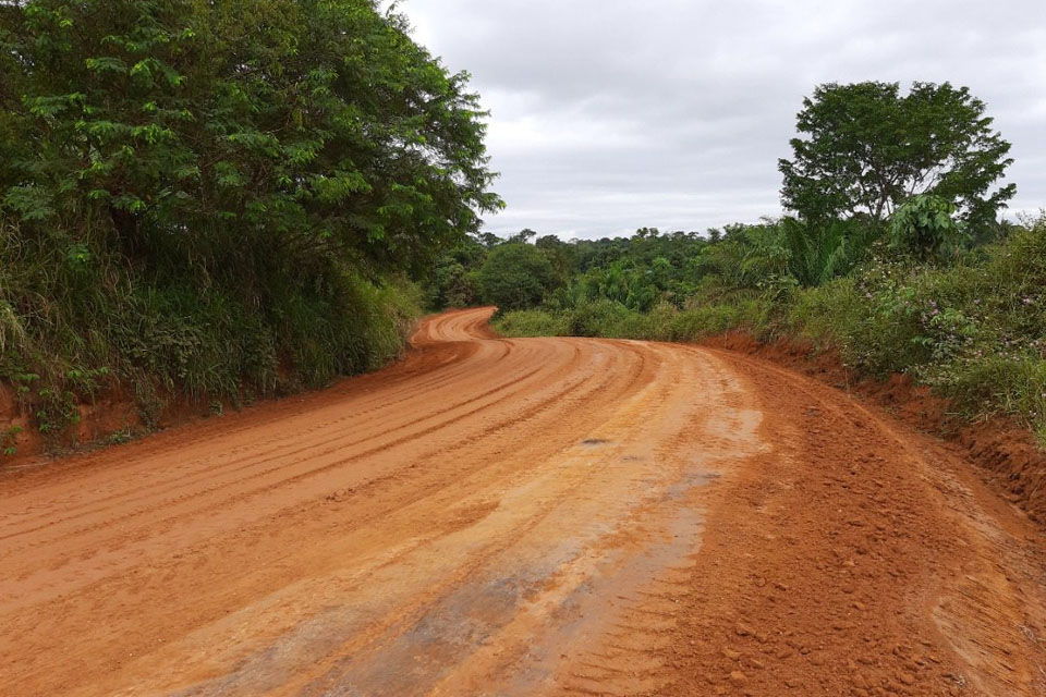  2ª Residência Regional do DER executa serviços de manutenção na RO-144