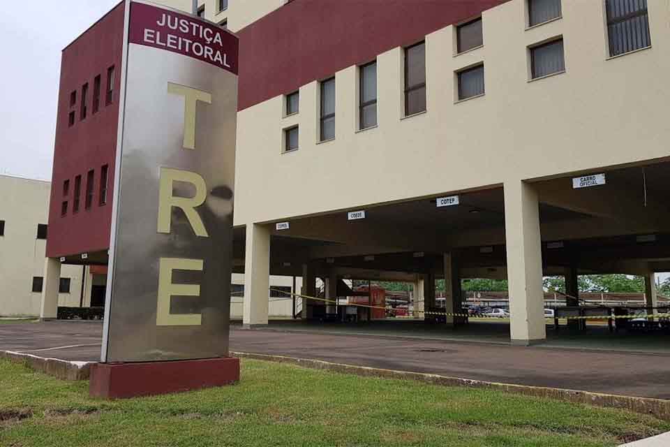 Coligação é intimada a retirar banner com imagem de prefeito no interior; multa é de R$ 10 mil em caso de descumprimento