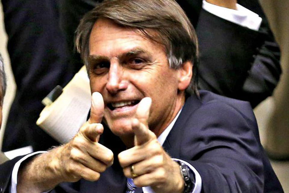 Professor Nazareno, o colunista mais polêmico da Região Norte, escreve: Bolsonaro não deve sair