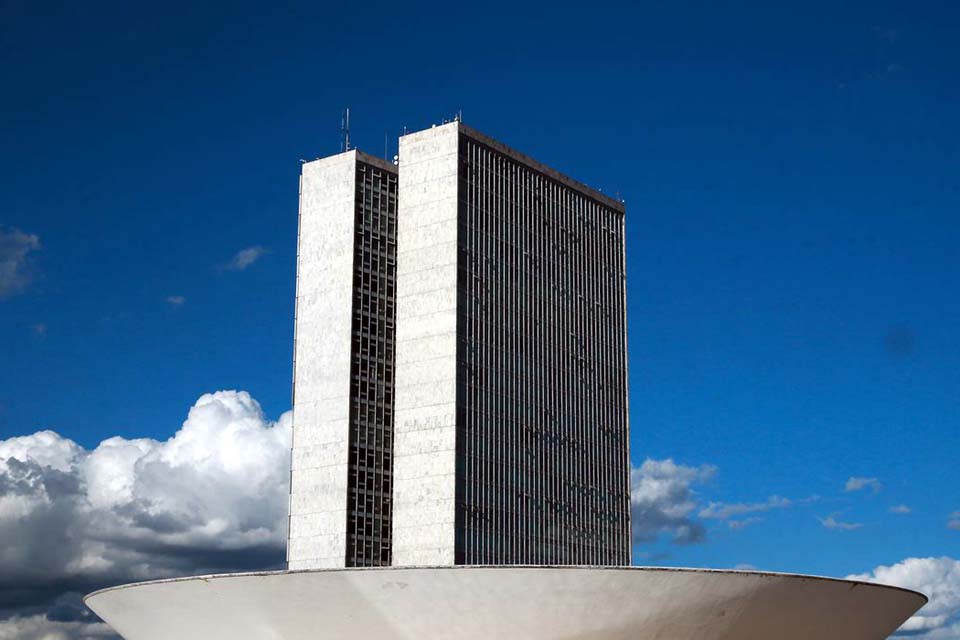 Câmara conclui votação de projeto que regulamenta ensino domiciliar