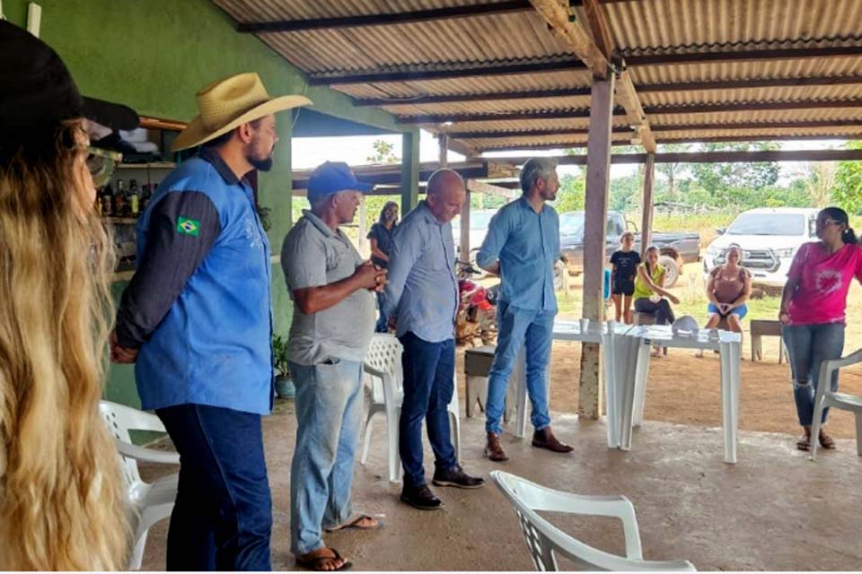 Em encontro produtivo, Ezequiel Neiva propõe melhorias no setor agrícola e nas estradas de Candeias do Jamari