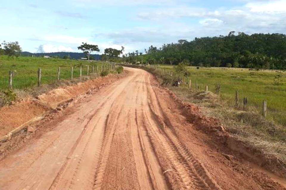 Prefeitura restaura trecho de travessão da linha 630 na zona rural de Tarilândia