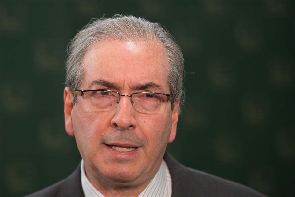 Ministro do STF suspende decisão que tornava Eduardo Cunha elegível