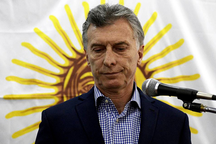 Macri congela salários de funcionários e enxuga máquina pública