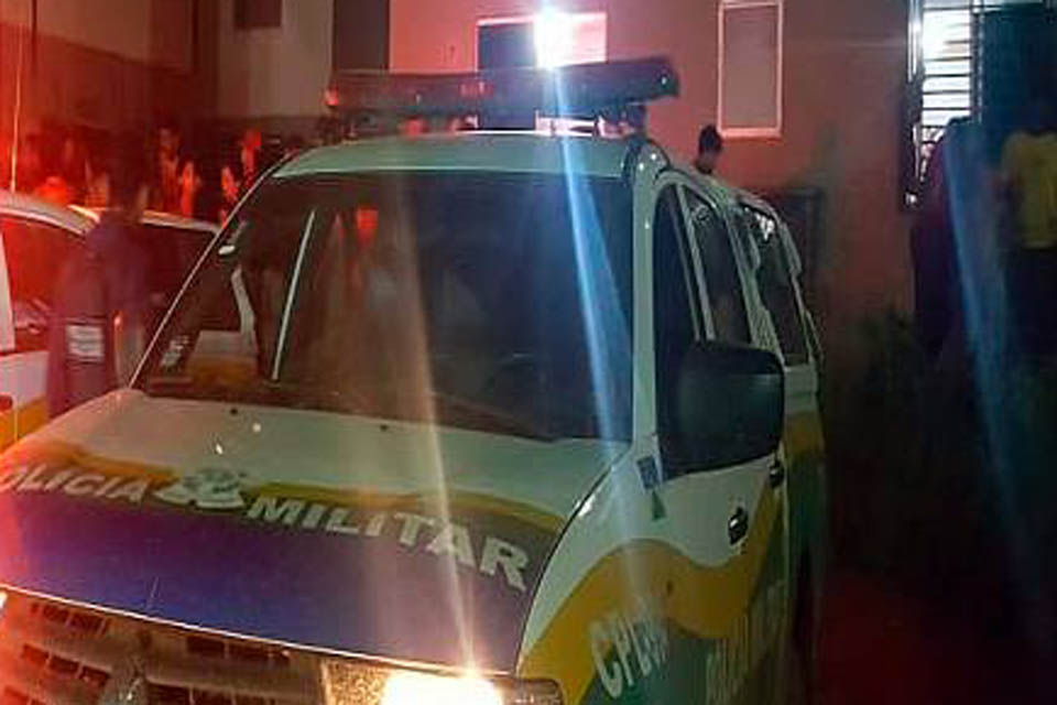  Mulher acusada de espancar filha de 9 anos é agredida por populares