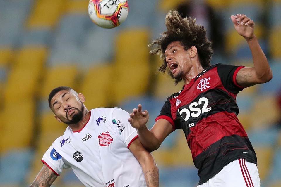 Flamengo vence Bangu no retorno do primeiro estadual do país