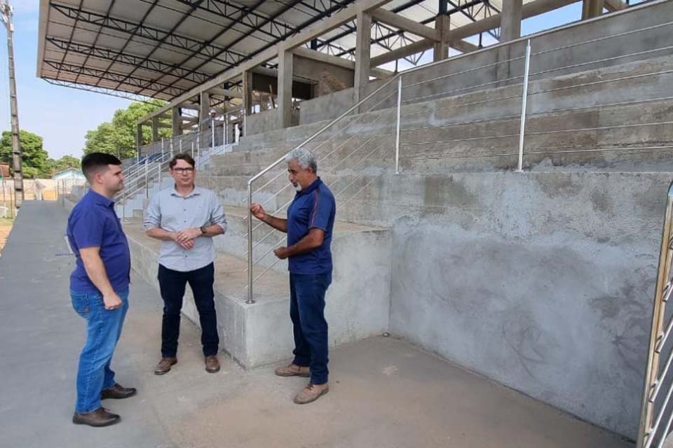 Obras de construção da arquibancada coberta do Estádio Leal Chapelão chegam à reta final