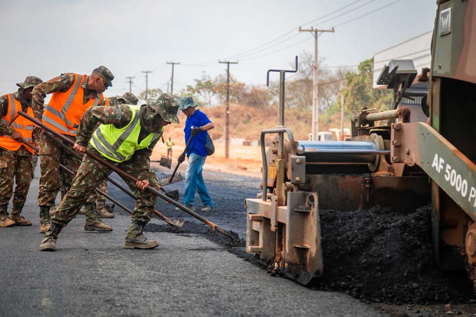 Obras de duplicação da BR 364 no setor 8 avançam e via começa a ser pavimentada