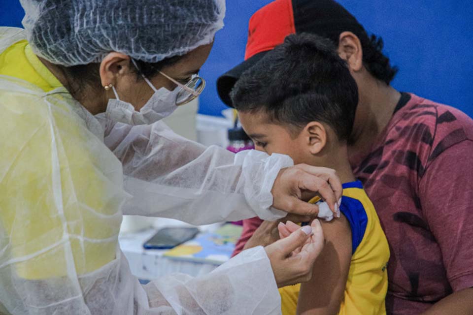 Covid-19, sarampo e influenza: Vacinação infantil é levada a escolas municipais de Porto Velho; Público-alvo são crianças e servidores 