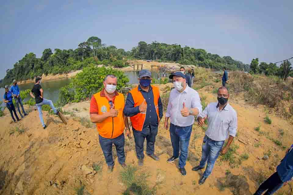 Presidente da ALE-RO, deputado Alex Redano acompanha assinatura da ordem de serviço da ponte sobre o rio Jamari