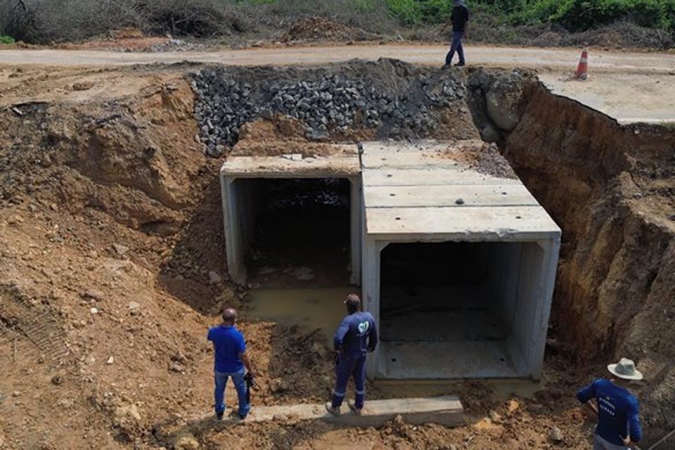 Prefeitura de Ji-Paraná duplica rede de bueiro na Rita Carneiro Rios