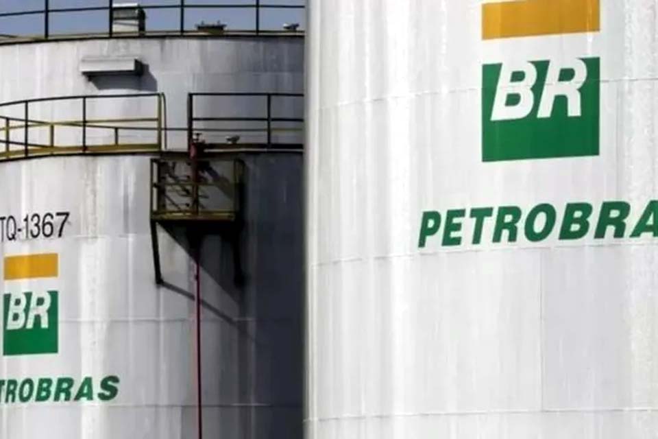 Petrobras reduz preços de gasolina e diesel para distribuidoras