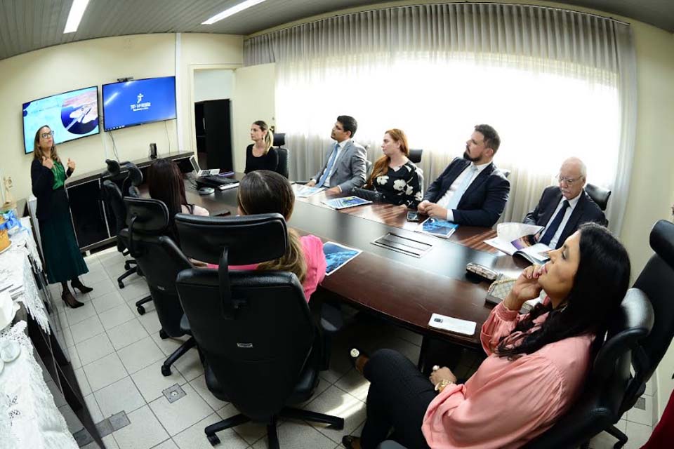 Iniciativas de ampliação do acesso à justiça do TRT-14 são apresentadas à OAB-RO em visita institucional