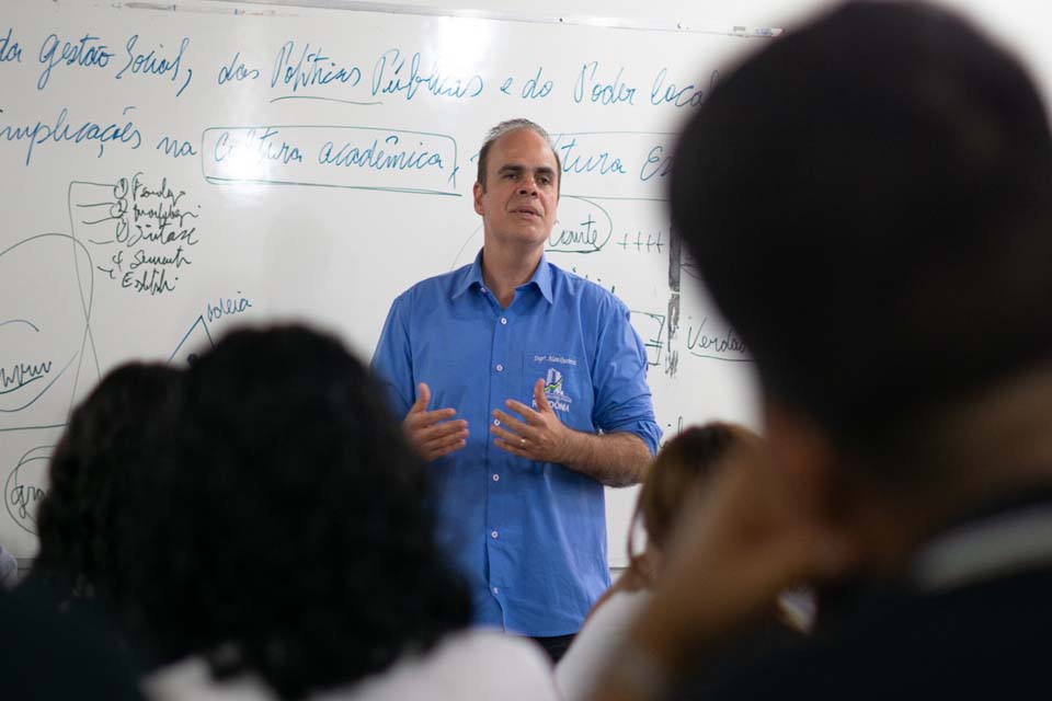 Alan Queiroz reafirma compromisso com o Serviço Voluntário de Capelania Escolar nas escolas estaduais