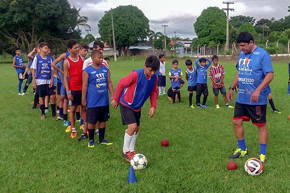 Prefeitura de Ji-Paraná apoia Projeto Bom de Bola, Melhor na Escola