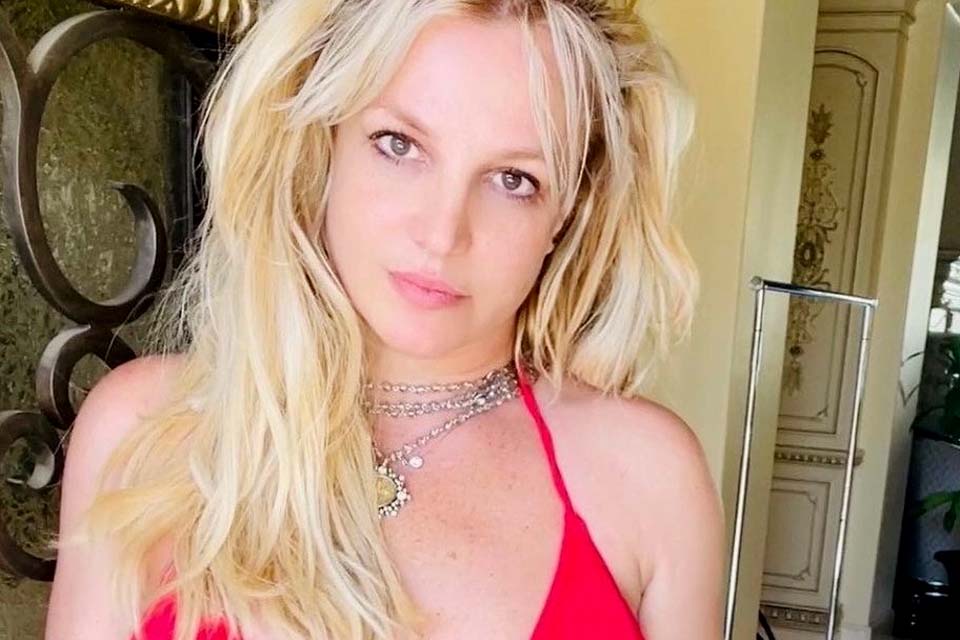 Após passar mal durante viagem ao México, Britney Spears desconfia de gravidez