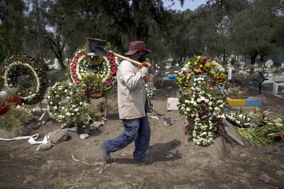 México fica sem papel para impressão de certidões de óbito