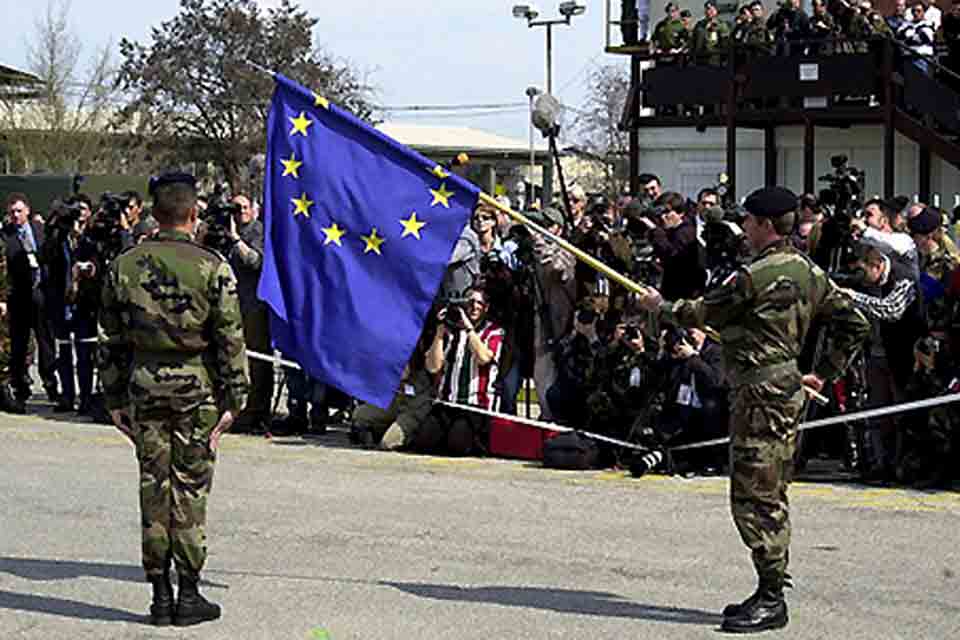 Conflito na Ucrânia leva Europa a reforçar orçamentos de defesa