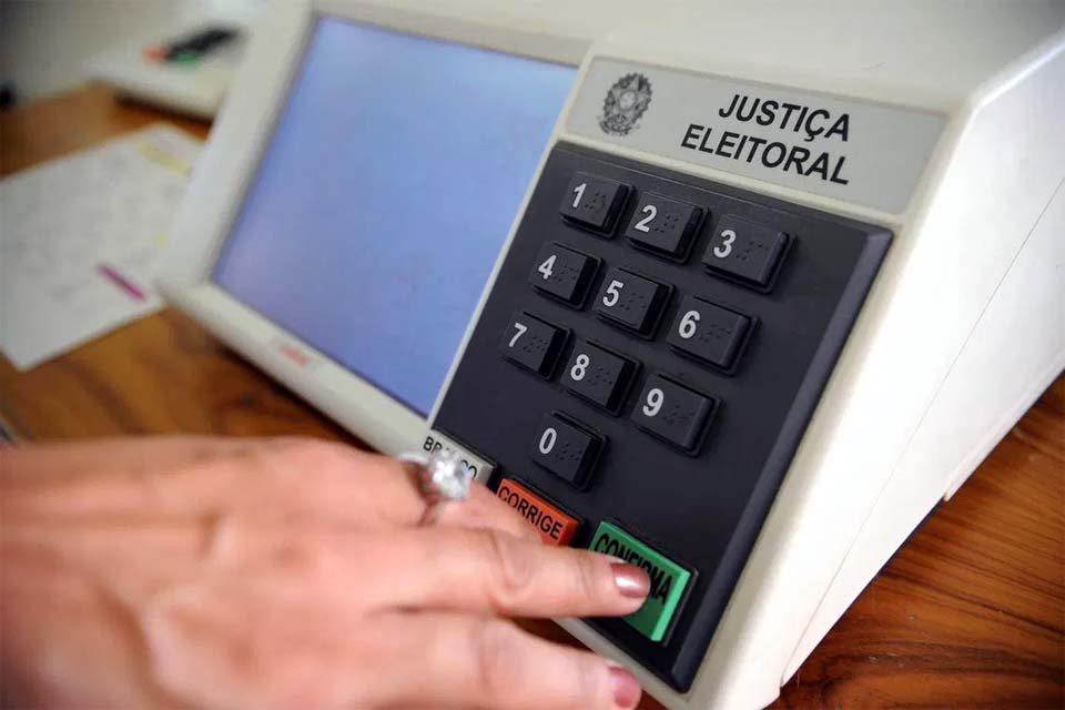 Pré-candidatos têm até hoje para fazer propaganda intrapartidária