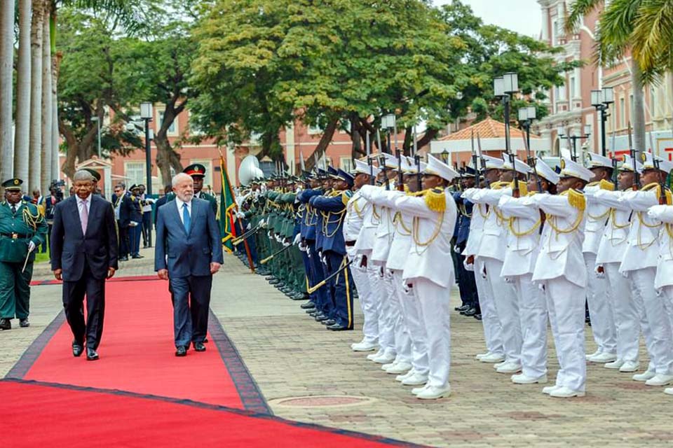 Lula anuncia programa para desenvolver agricultura de Angola