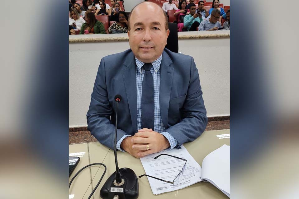 Edwilson Negreiros solicita e Prefeitura de Porto Velho faz operação tapa-buracos no Nova Floresta