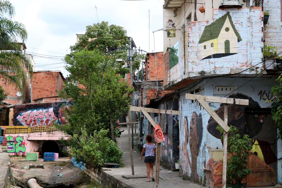 Publicado decreto que institui o Programa Nacional Qualifica Mulher