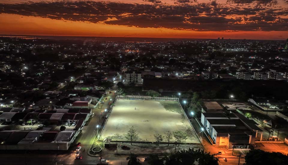 Campo da Três e Meio recebe iluminação pública com equipamentos de LED