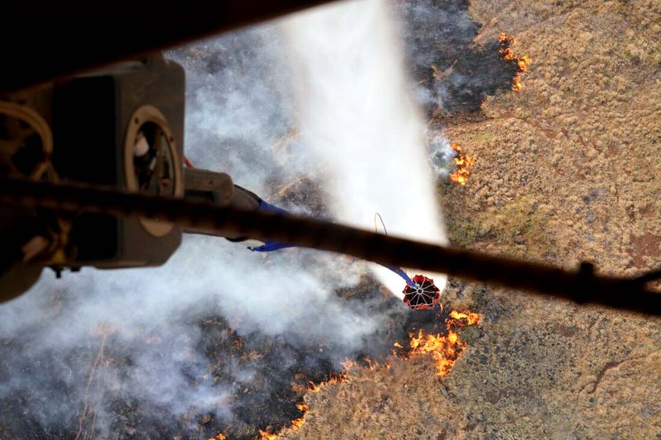 Biden declara estado de catástrofe no Havaí por incêndios e libera ajuda federal