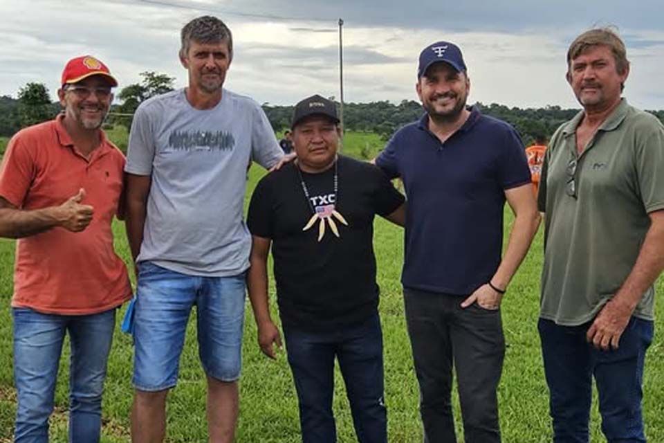 Deputado Jean Mendonça visita associação e reforça compromisso com agricultura familiar 