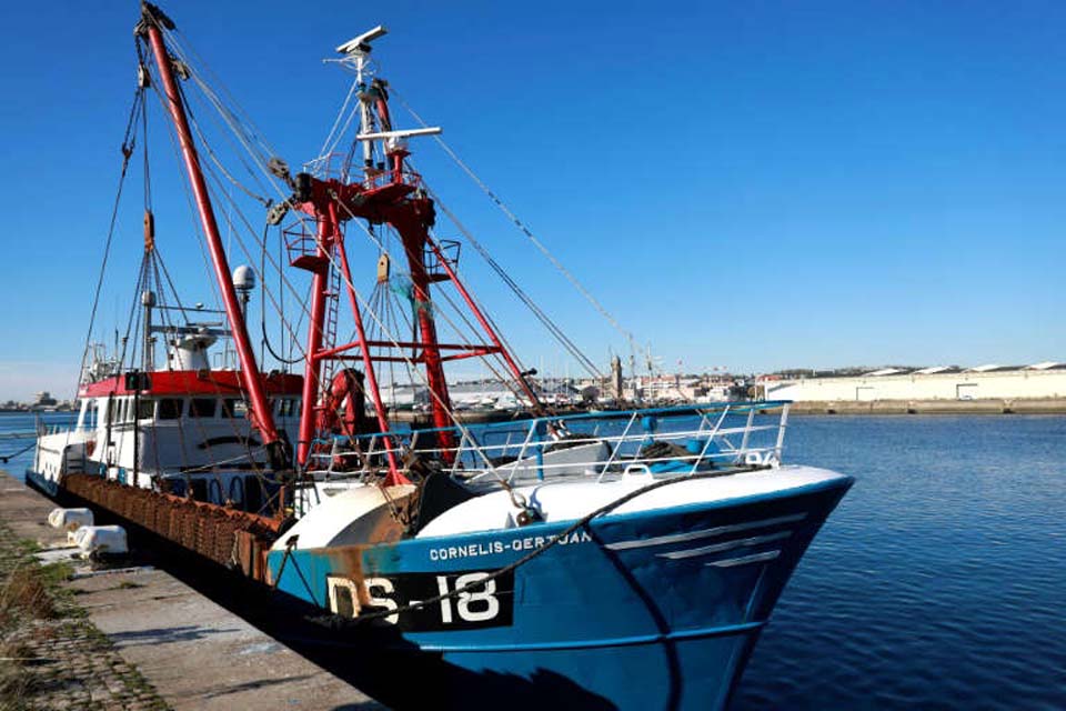 França e Reino Unido intensificam contatos em disputa por pesca