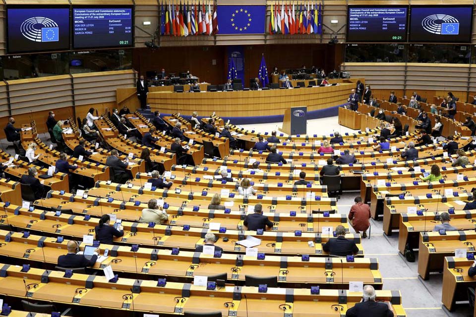 Parlamento da UE pressionará por ajustes em plano de recuperação