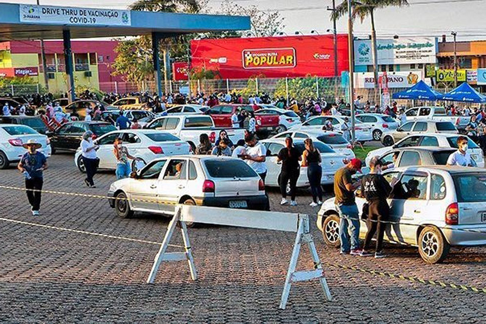 Vacinação dos adolescentes com comobirdades no município acontece na quinta-feira (26)