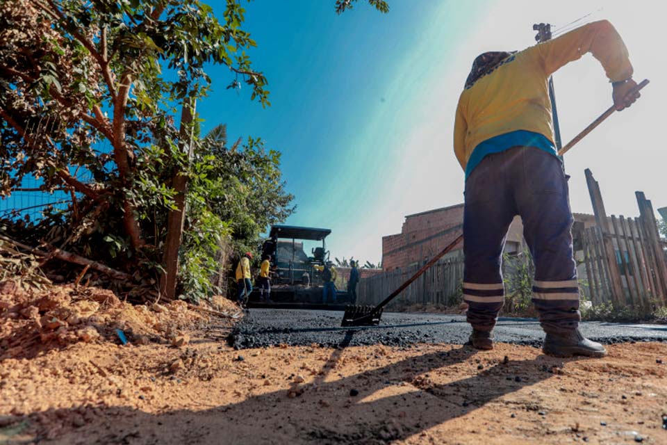 Serviços de pavimentação e drenagem acontecem em diversos pontos de Porto Velho