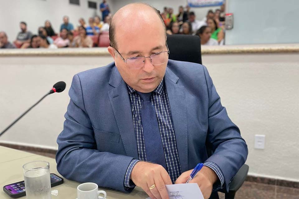 Vereador Edwilson Negreiros solicita e Prefeitura de Porto Velho faz operação tapa-buracos no Aponiã