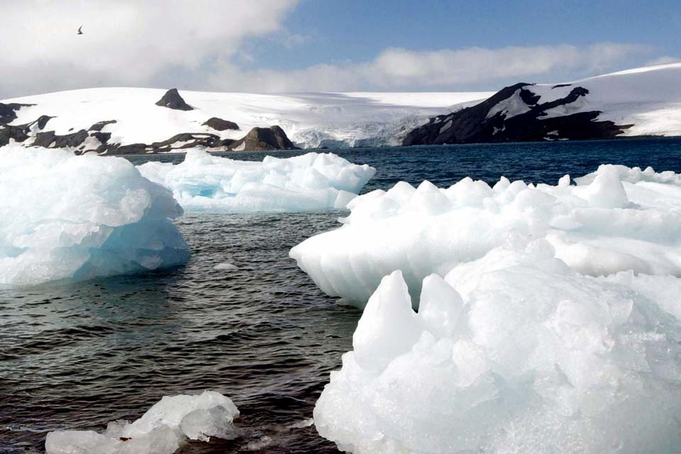 Antártida: degelo provoca separação de iceberg maior que a cidade de Lisboa