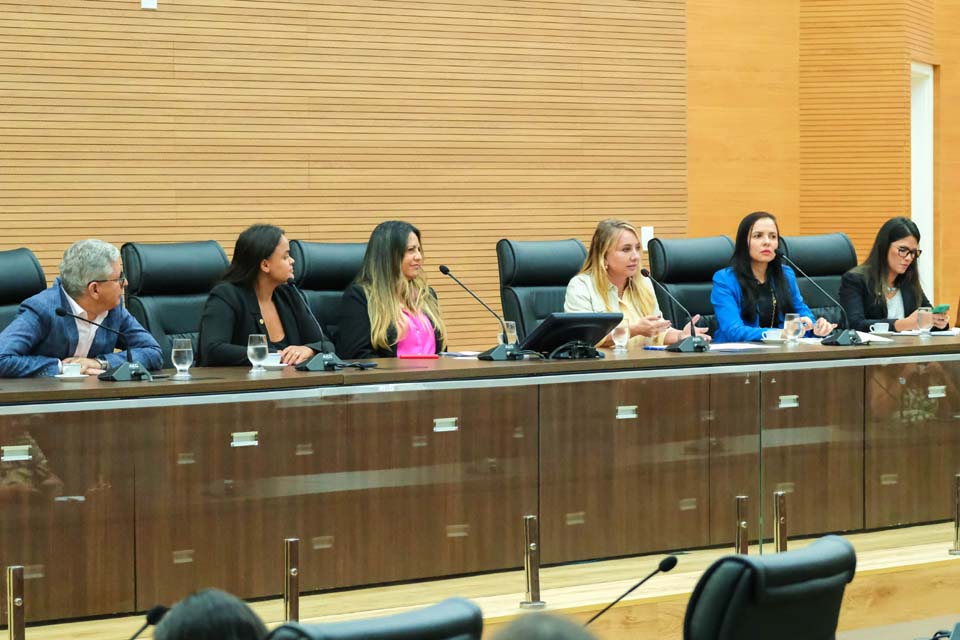 ALE discute violência contra as mulheres e denúncia de assédio na Universidade Federal de Rondônia