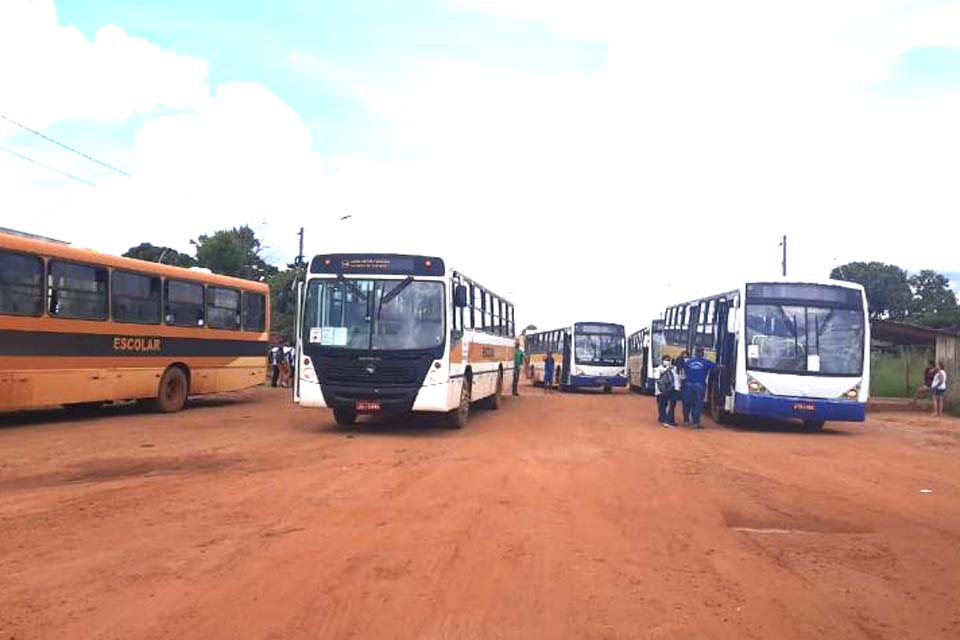 Transporte escolar do município recebe mais ônibus: aditivação de contrato começou em fevereiro