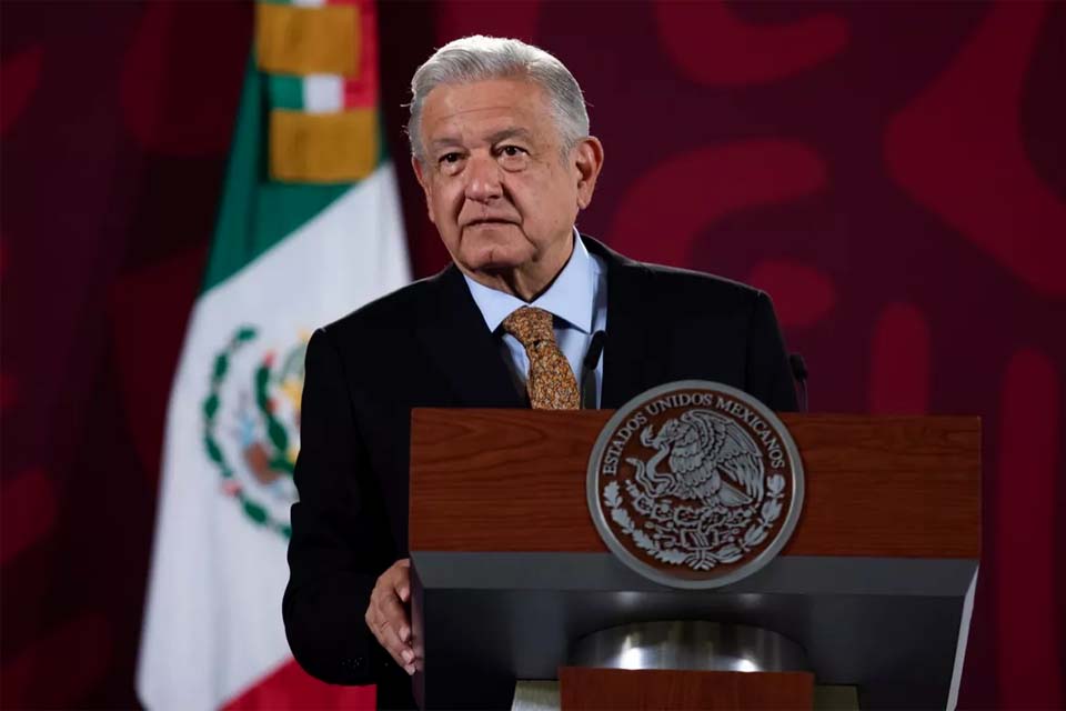 Com participação reduzida da população, presidente do México continua no cargo após referendo