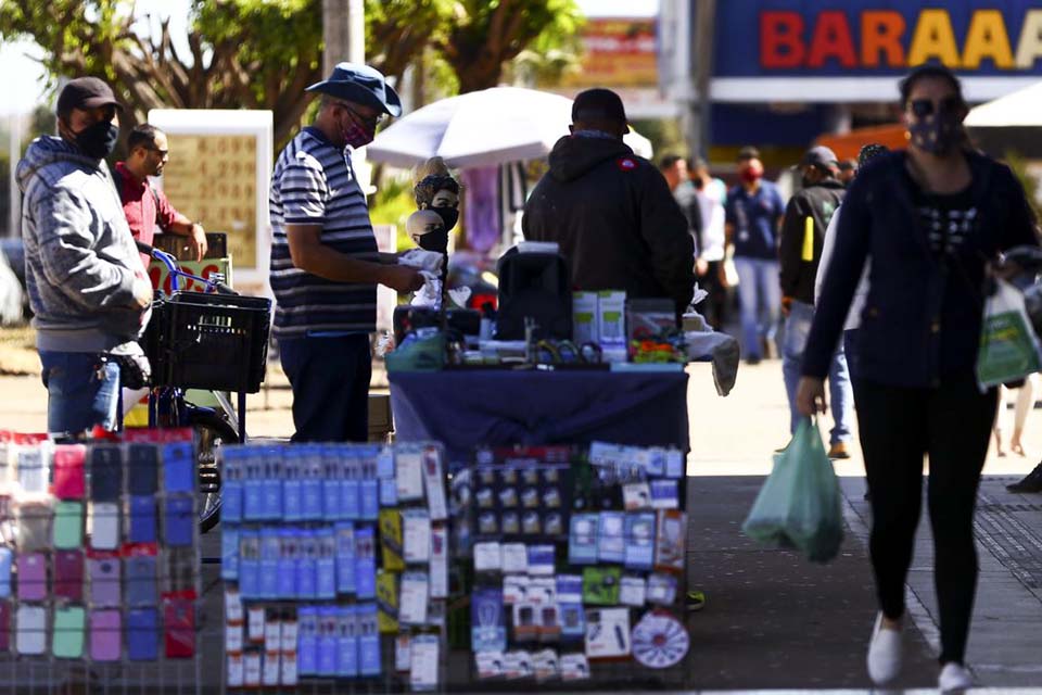 Confiança do empresário do comércio sobe 4,1% em novembro, diz CNC