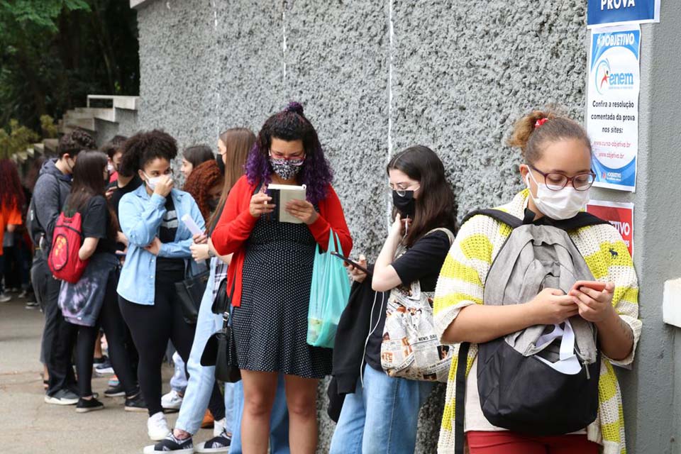 Quase 75 mil inscritos farão provas do Enem PPL e reaplicação do teste