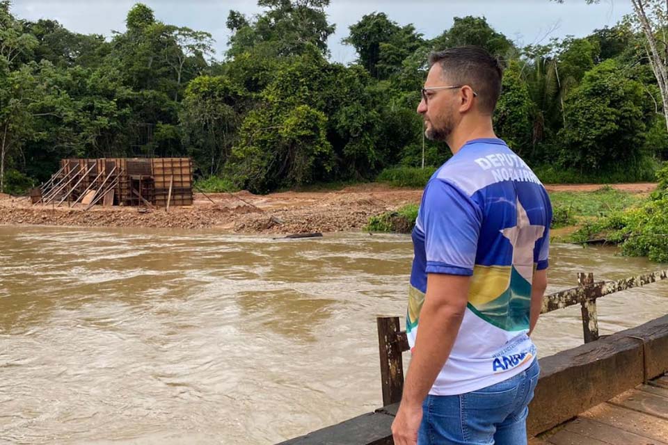 Deputado Anderson e vereador Bahia fiscalizam construção da ponte de concreto sobre o rio Ribeirão em Espigão do Oeste