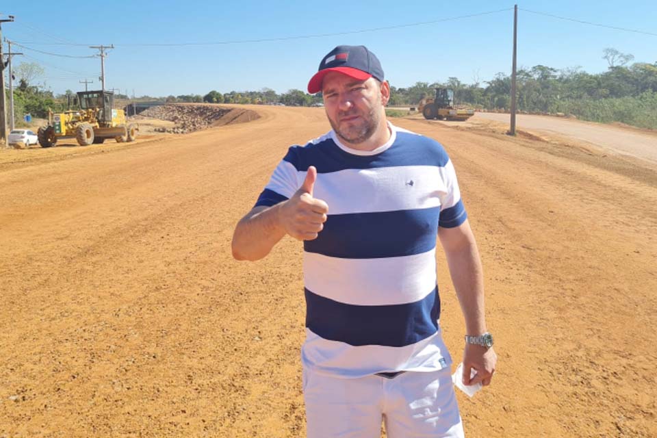 Presidente da Assembleia Legislativa, Alex Redano comemora avanços nas obras das cabeceiras da ponte no rio Jamari, na BR-421