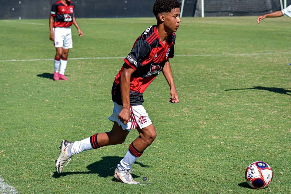 Jogador de Ariquemes assina contrato com a base do Flamengo