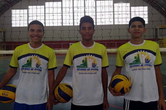 Alunos do “Pensando no Amanha” participam de seletiva estadual de voleibol     
