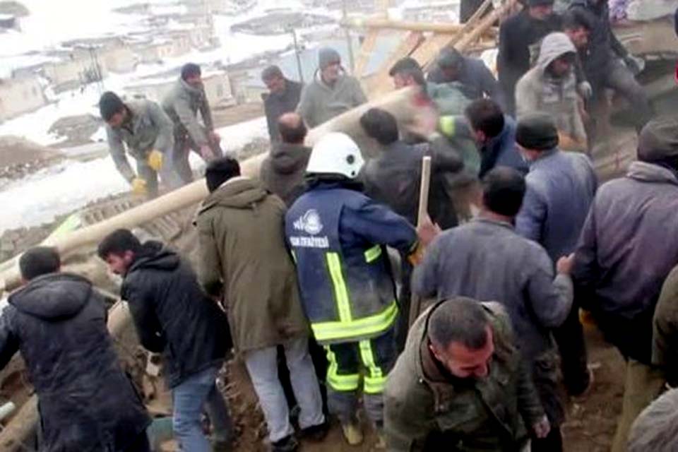 Terremoto atinge regiões da Turquia e do Irã