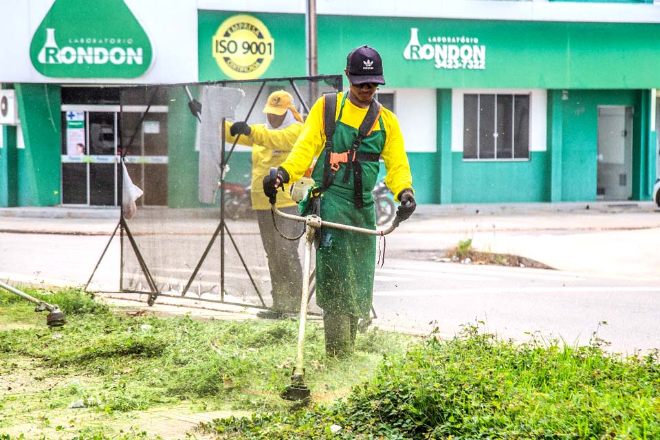 Semosp cria barreira protetora para a roçagem de gramados; equipamento evita que detritos atinjam veículos ou pedestres