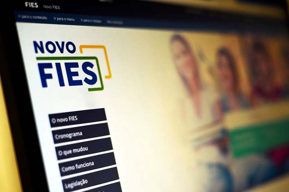 Covid-19: MEC suspende pagamento de parcelas do Fies