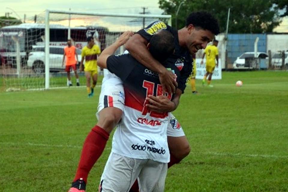 Real Ariquemes marca no final, supera o Rondoniense e dispara na liderança do grupo A