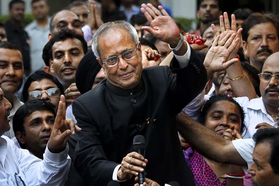 Pranab Mukherjee, ex-presidente da Índia, morre após ser infectado por coronavírus